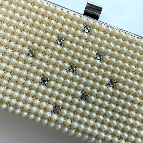 Vintage Faux Pearl Rhinestone Silver Tone Frame 1950's Small Purse - Picture 2 of 7